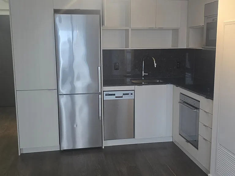 7 Mabelle Ave #707 — Photo 12