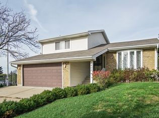 1400 Brookside Dr, Hoffman Estates, IL 60169