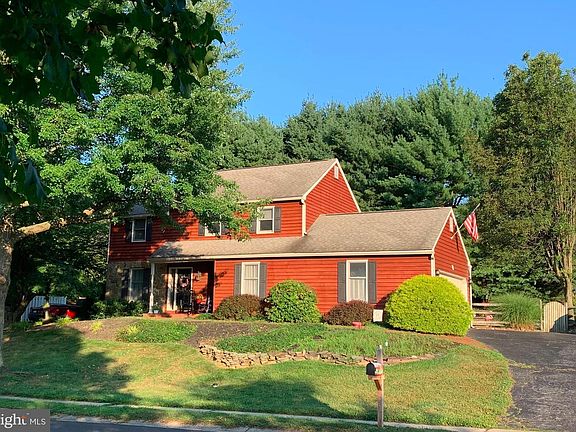 3rd image of 21 Jonathan Dr