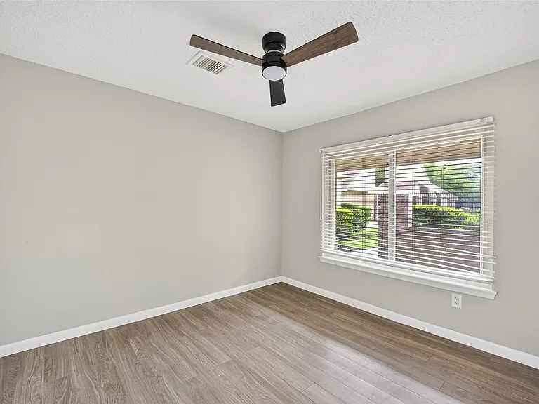 2340 Woodland Park Dr #113 — Photo 29