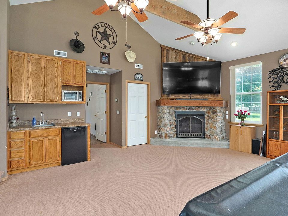 900 LC Robinson St-14