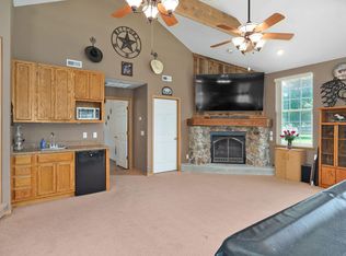 900 L C Robinson St, Aurora, MO 65605