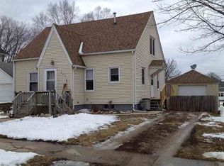 928 Howard St, Aplington, IA 50604