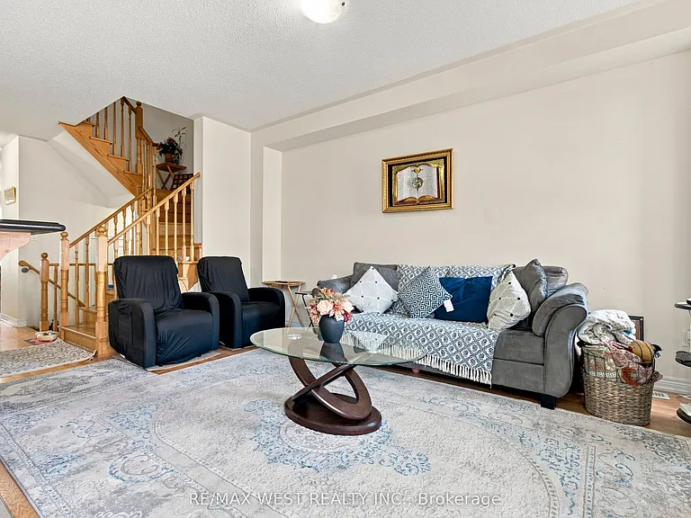 35 Sky Harbour Dr — Photo 6