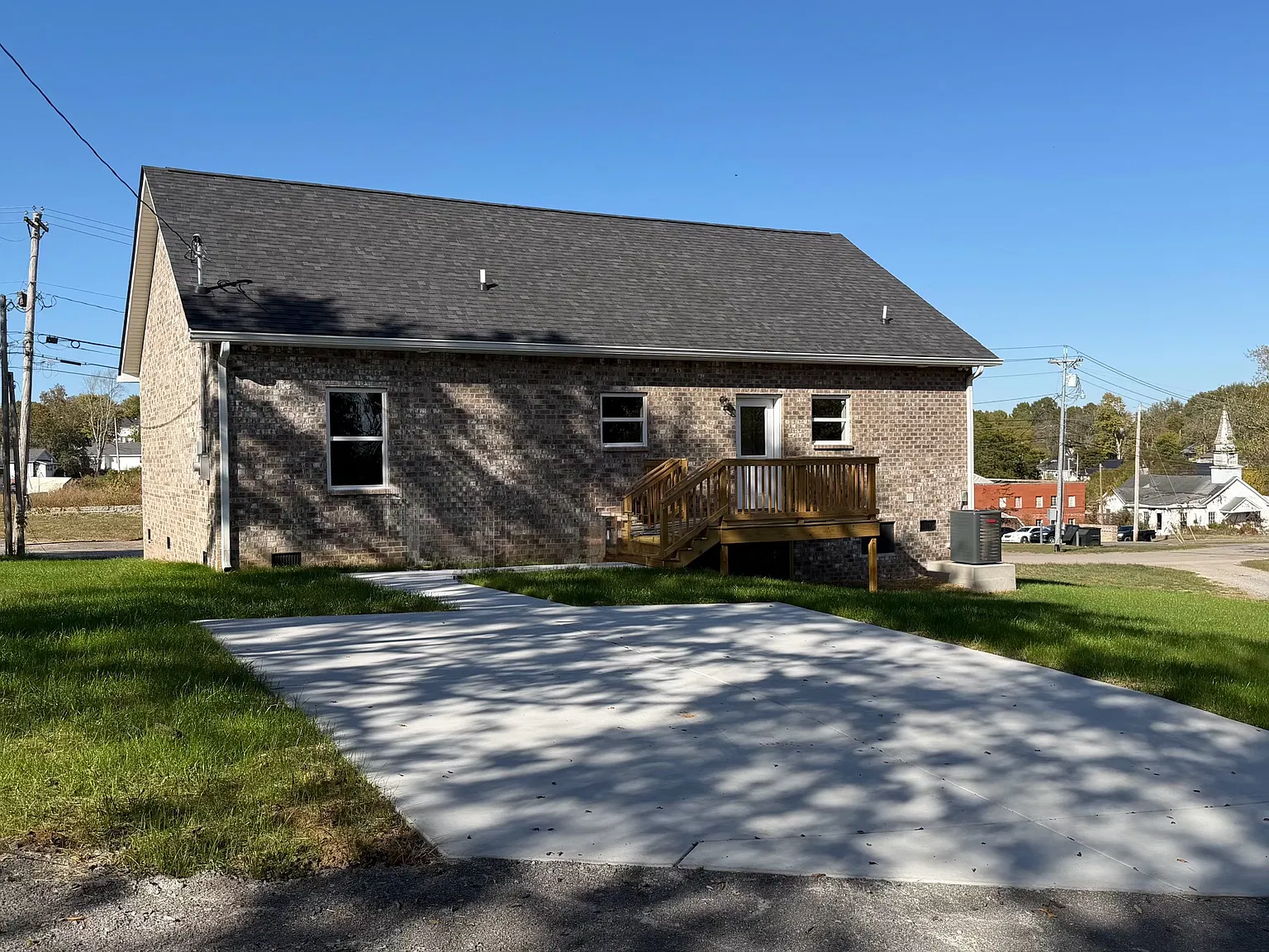 3 bed, 1500 sqft, $2,000 — Photo 2
