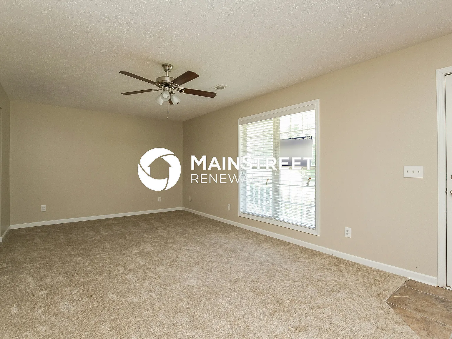 616 Hunters Cove Ln — Photo 4