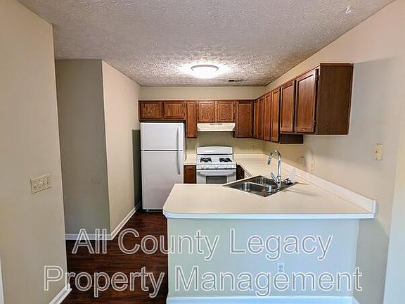 4th image of 1307 Yorkshire Ln