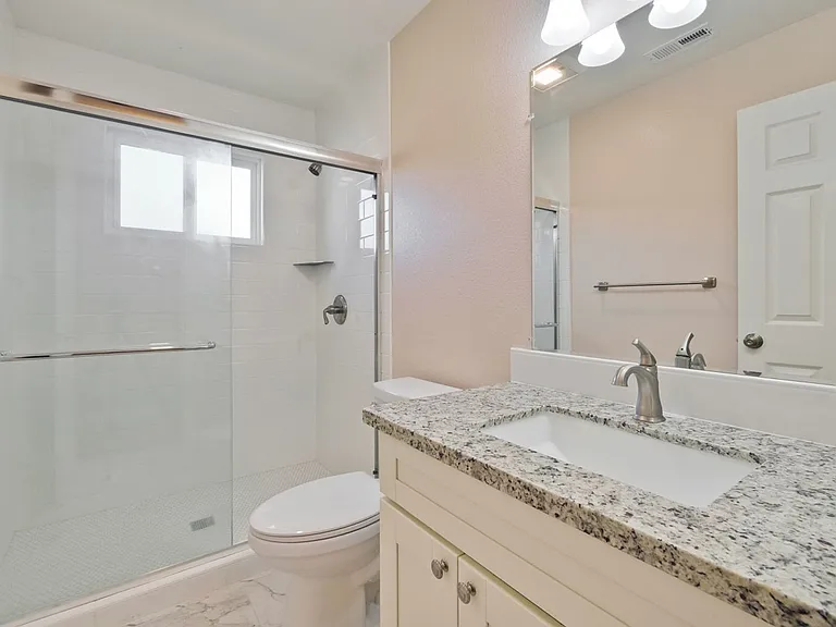 1425 Sunshadow Ln — Photo 36