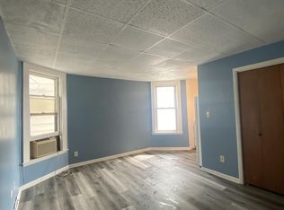 909 S 8th St APT 4, Springfield, IL 62703