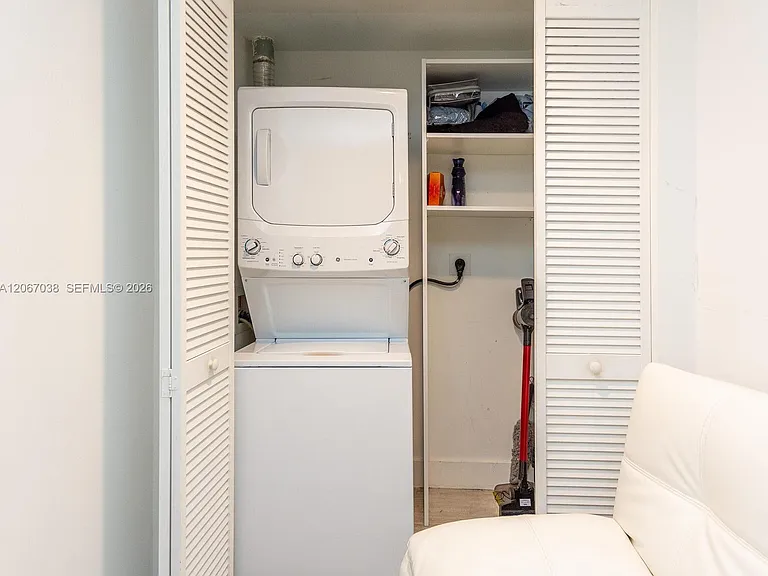 121 NE 34th St #1014 — Photo 7