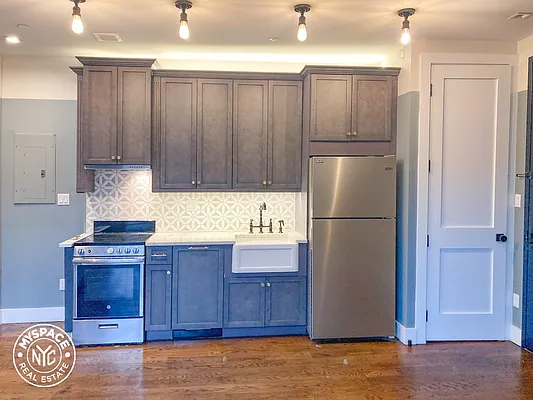 Rented by MySpaceNYC | media 17