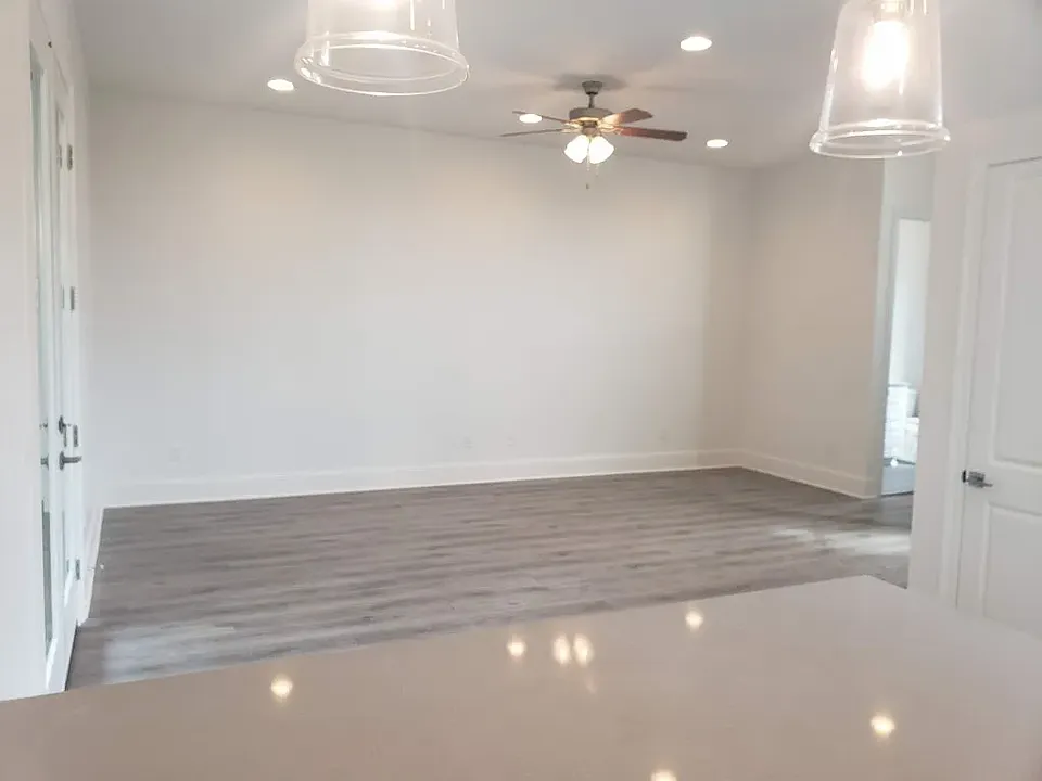 7815 Leake Ave