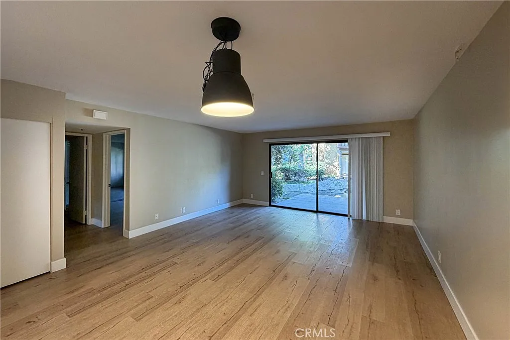 2 bed, 868 sqft, $3,400 — Photo 4