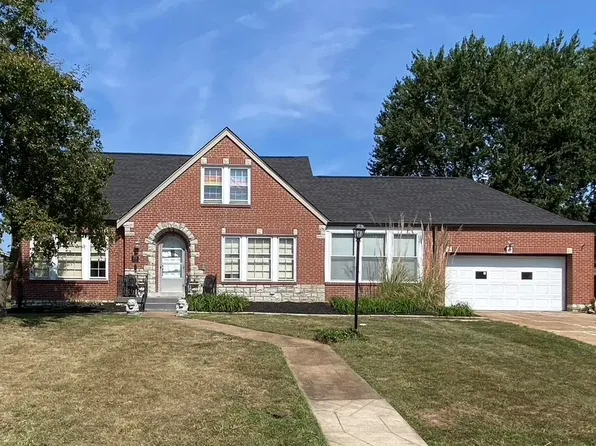 9855 Vasel Dr, Saint Louis, MO 63123
