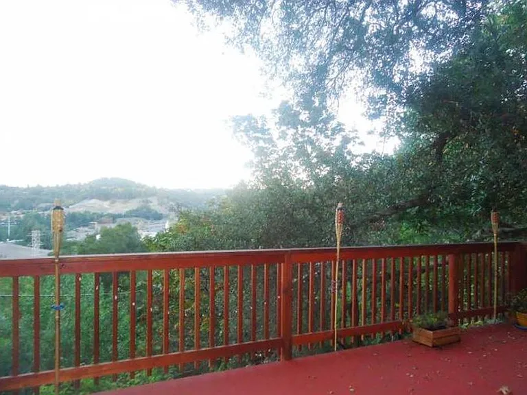 Mid deck