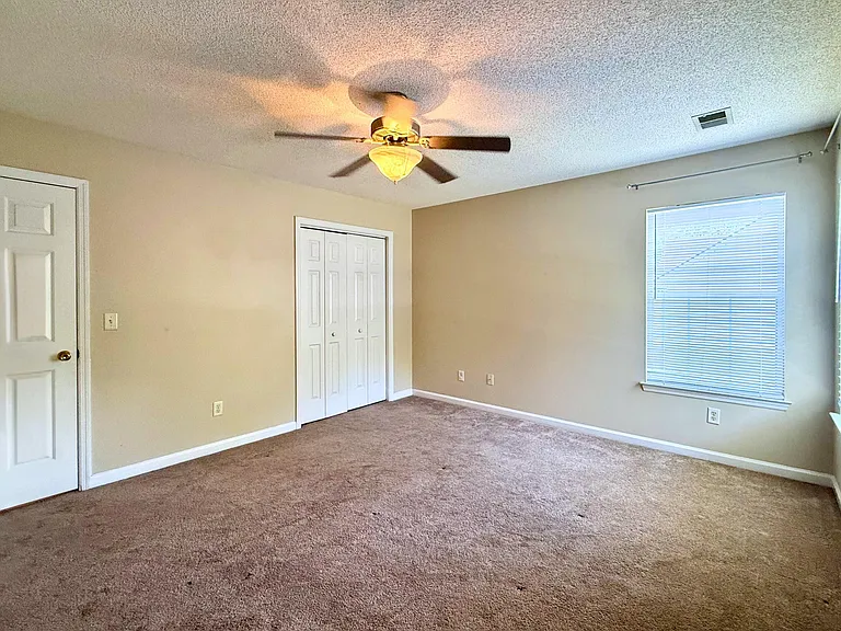 102 Adthan Cir — Photo 32