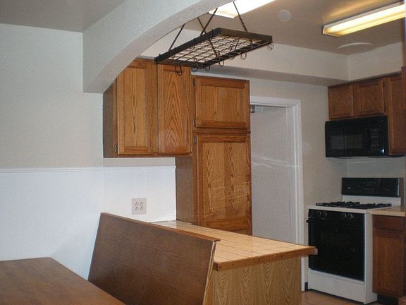Kitchen with breakfast nook