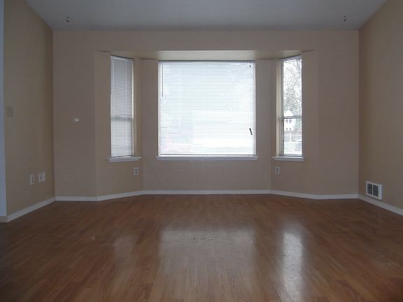 2nd image of 5637 S Pine St