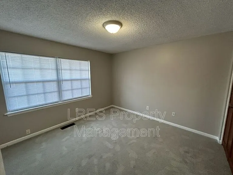 816 W 25th St — Photo 52