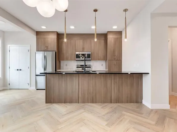 466 N River Ave, Cochrane, AB T4C 2C1