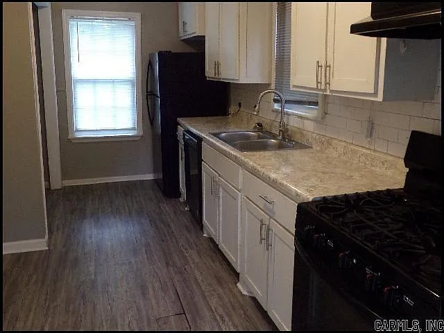 901 S Harrison St — Photo 6