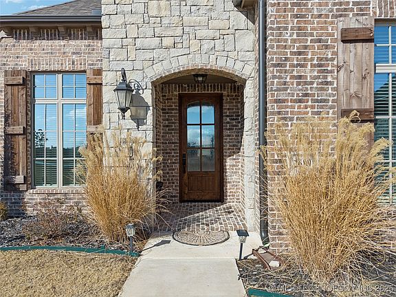 4th image of 2689 Crosscreek Dr