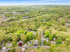 26 Sunset Ter, Essex, CT