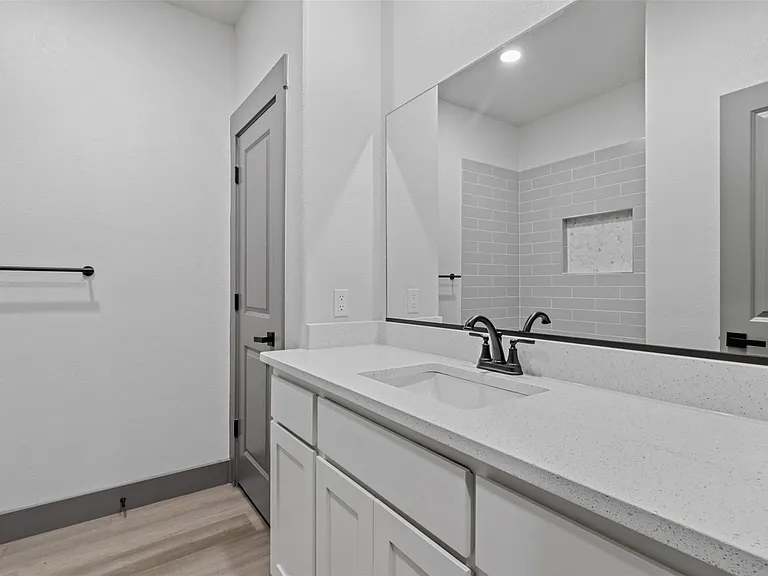 405 W Hull St — Photo 10
