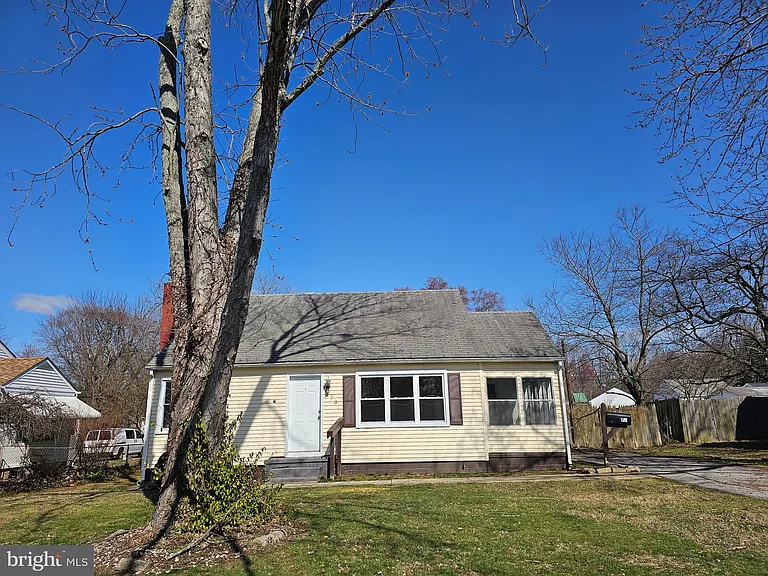 73 Upland Ave — Photo 3