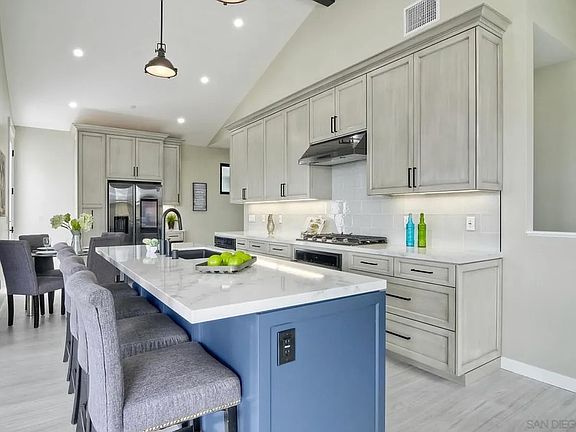 3rd image of 376 Imperial Beach Blvd