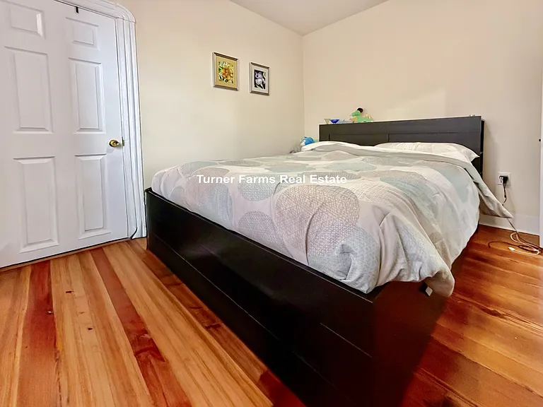 1056 Cambridge St — Photo 5