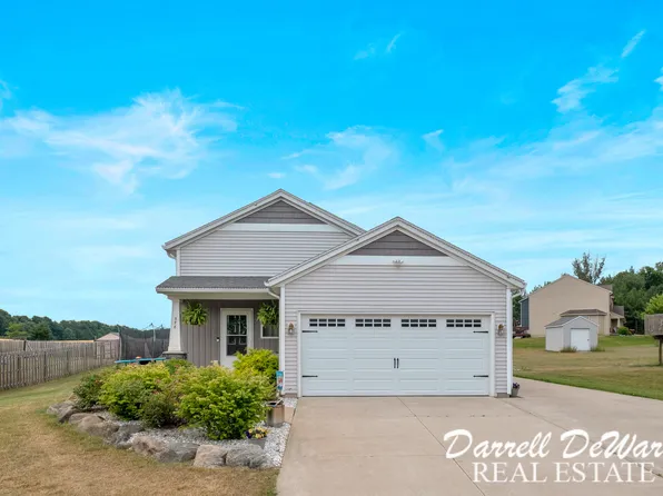 378 Green Ridge Dr SE, Caledonia, MI 49316