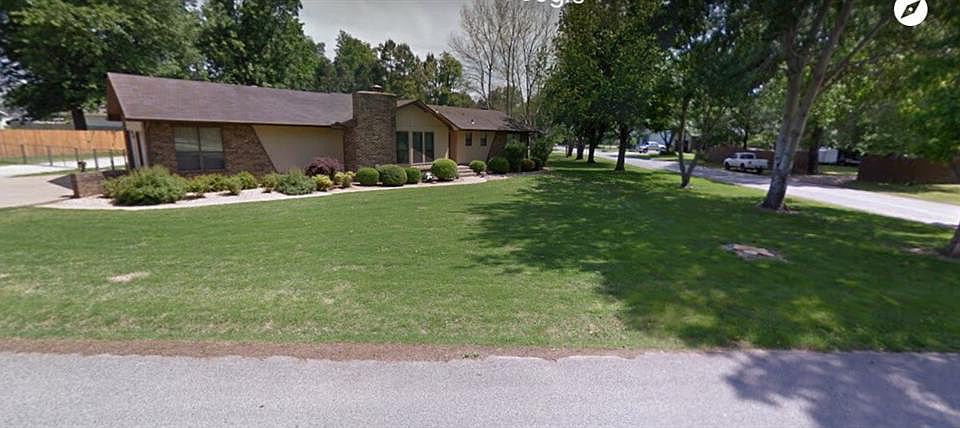 1st image of 110 W South Dr