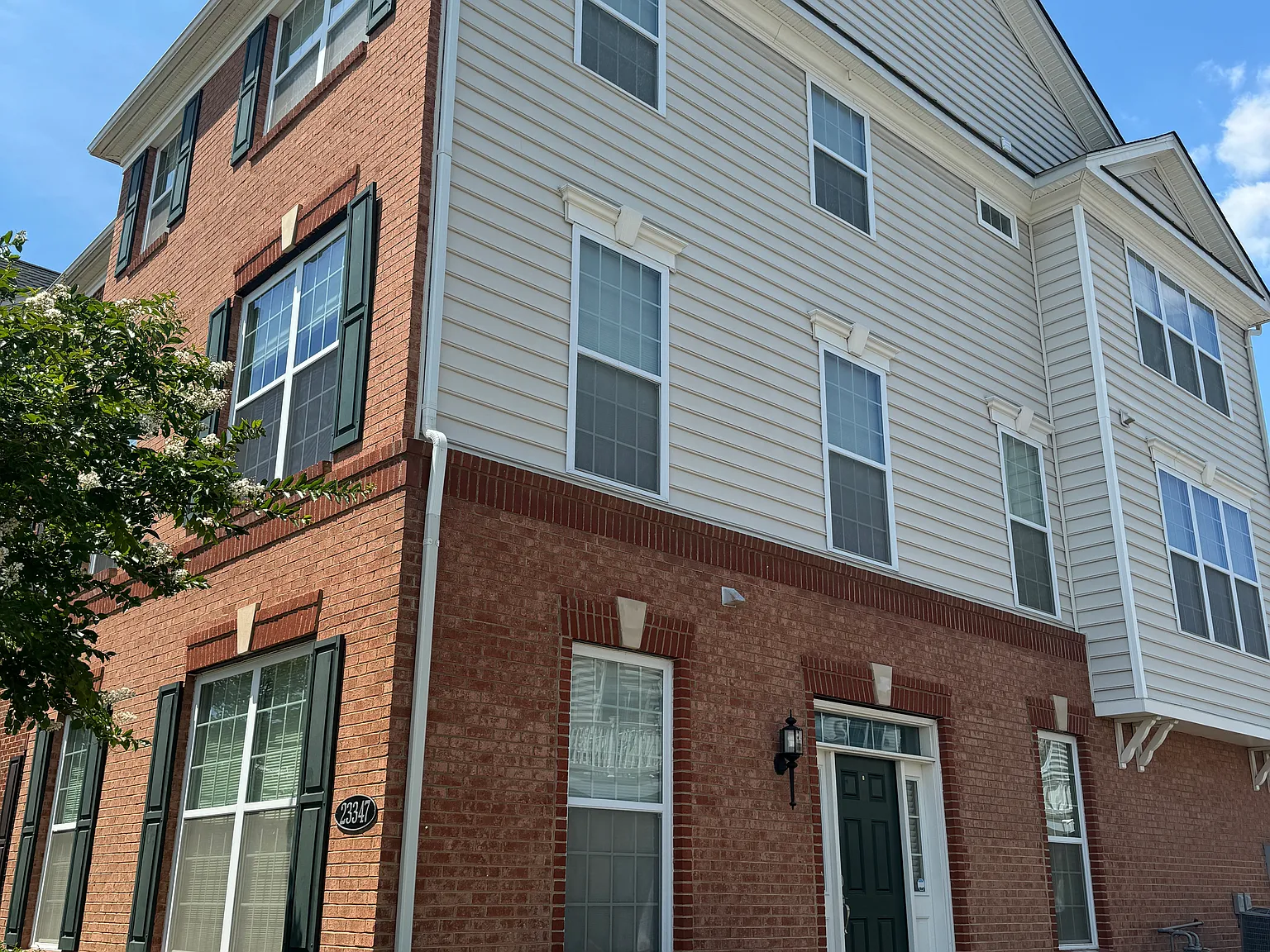 4 bed, 3.5 bath, 2180 sqft, $3,300 — Photo 1