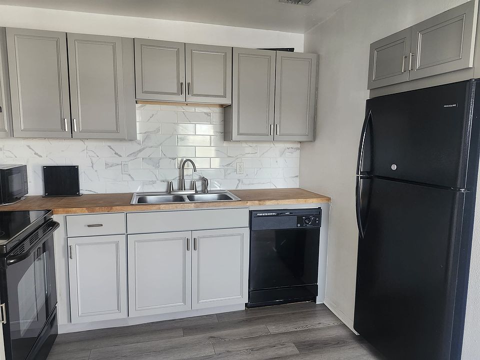 1st image of 4984 Beach Dr SE
