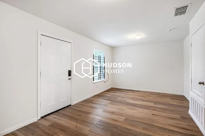 2711 Cross St — Photo 3