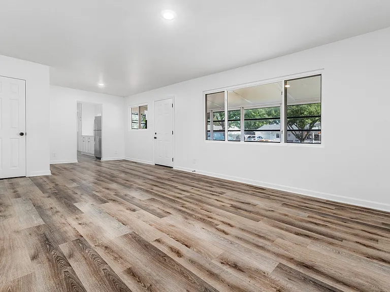 4363 Allen Dr — Photo 8