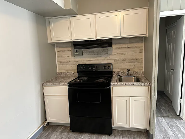 401 Smith St #A9 — Photo 3