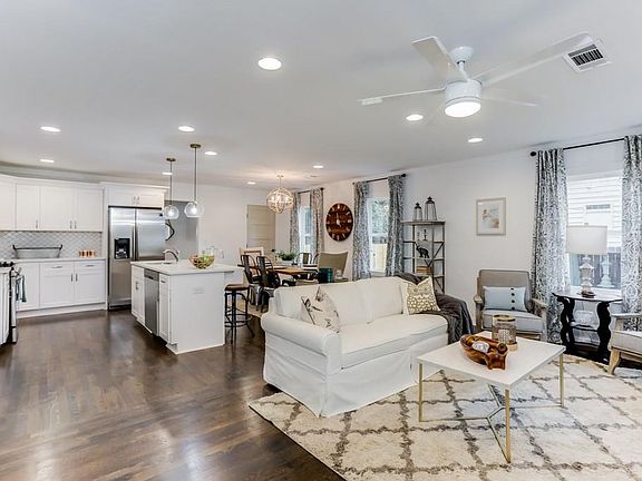 2nd image of 1025 Manor Dr SE