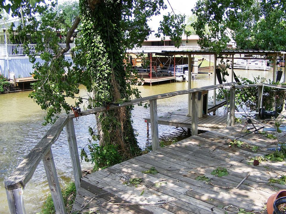 Entertainment Deck