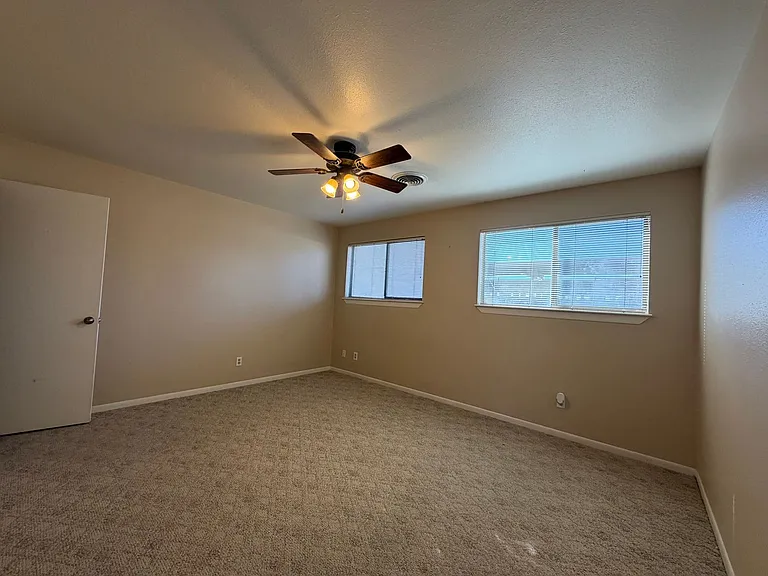 1014 Plaza Del Sol — Photo 8