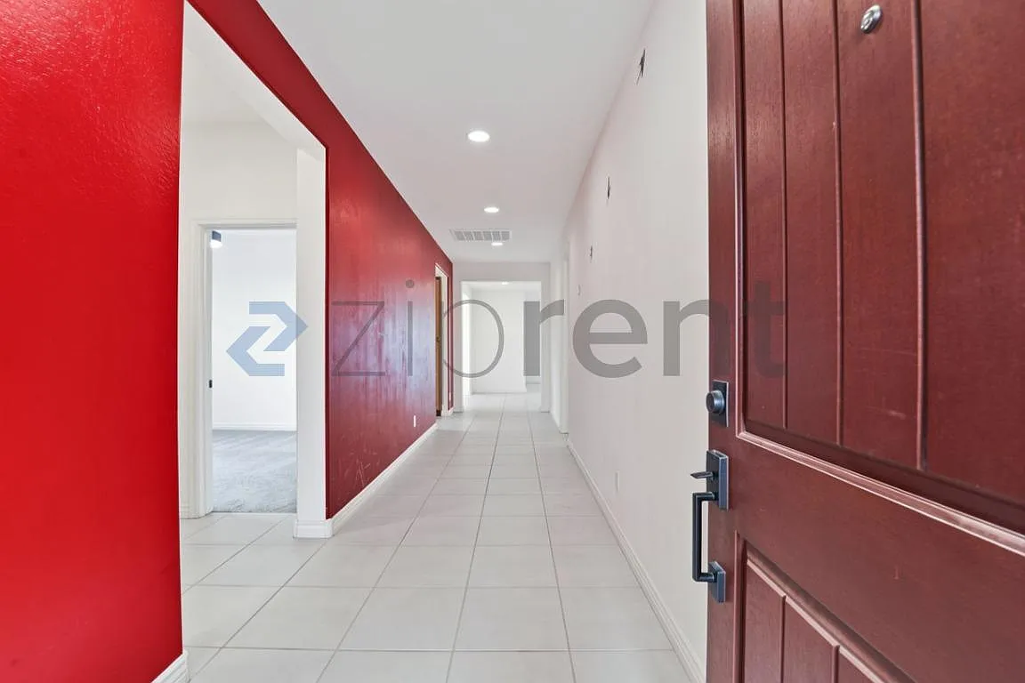 4 bed, 2200 sqft, $2,700 — Photo 4