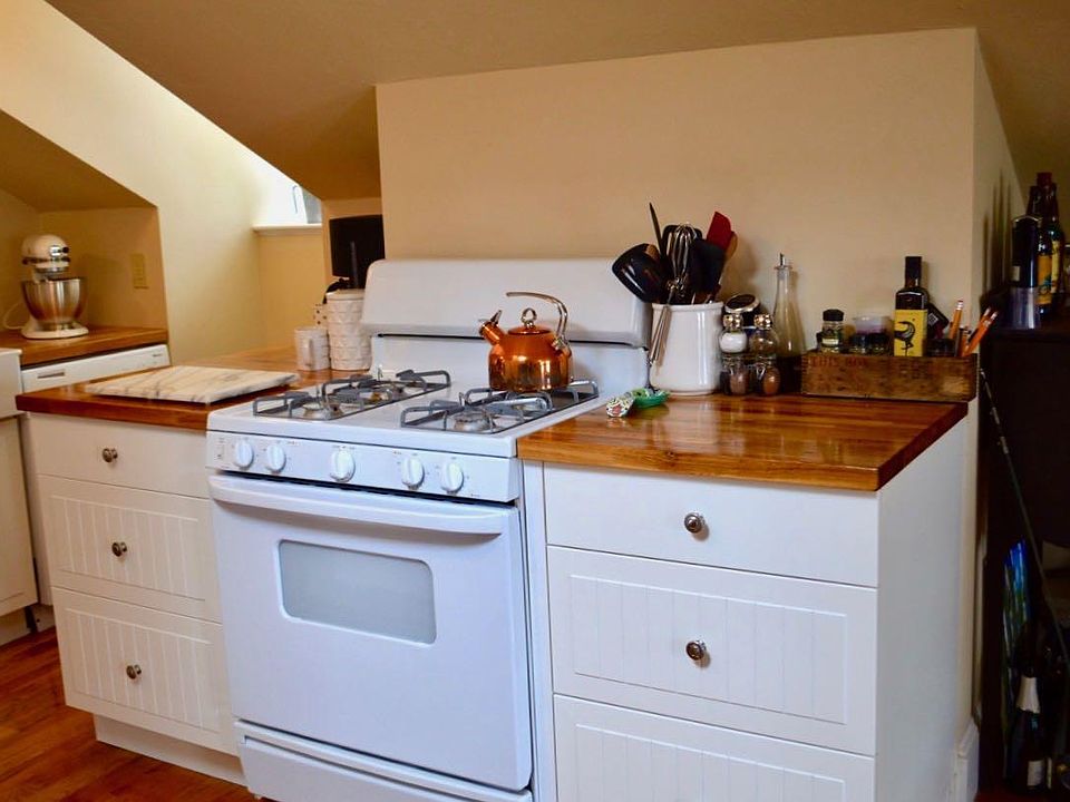 Bright and clean with a gas range