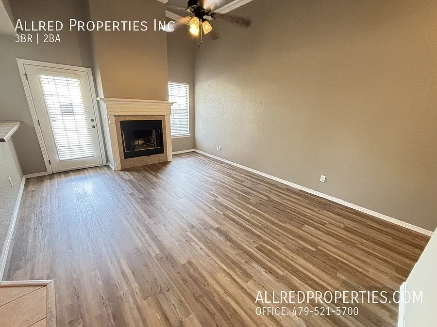 Updates Are Underway! Spacious 3-Bedroom Townhouse Near The U Of A! — Photo 4