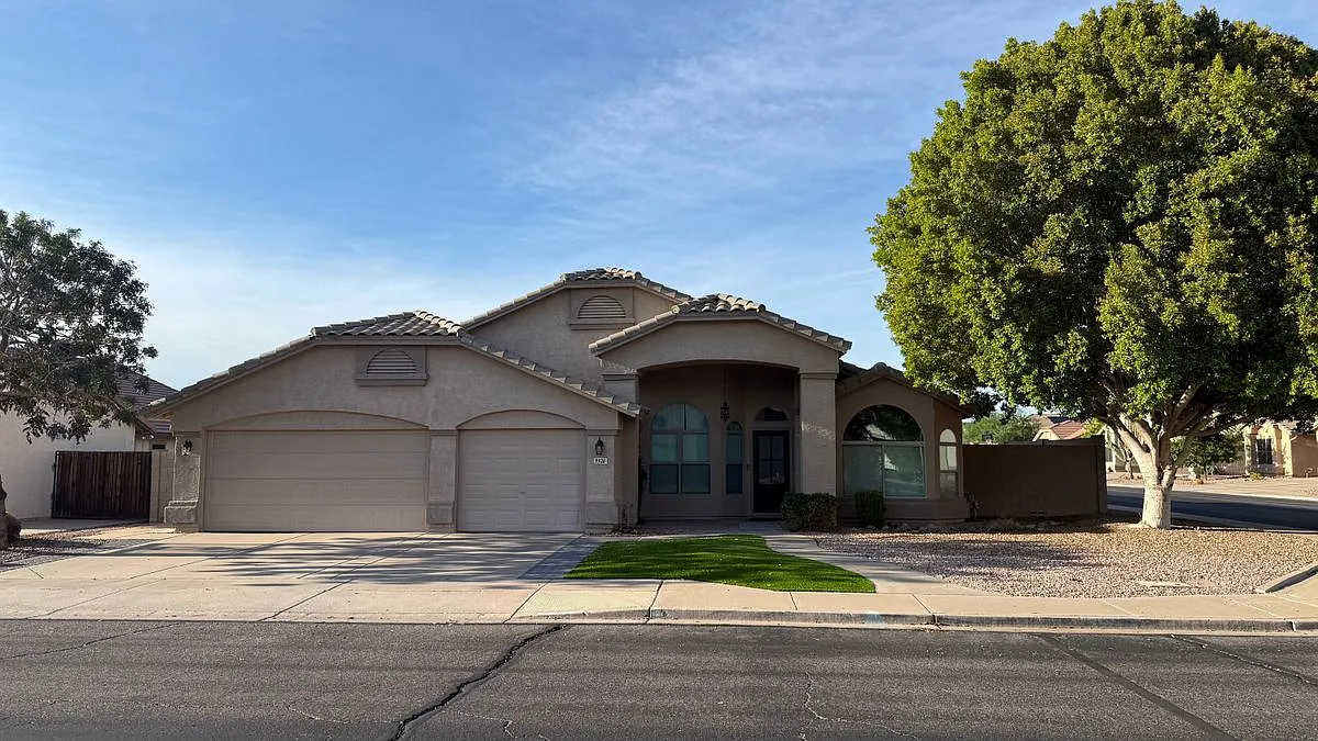 4 bed, 1.5 bath, 2170 sqft, $3,299 — Photo 4