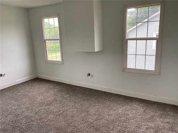 4th image of 7098 Lake Ave