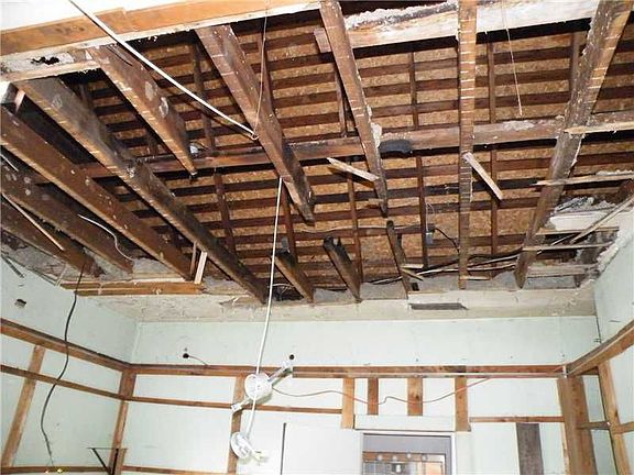 3rd image of 5096 Broadway St