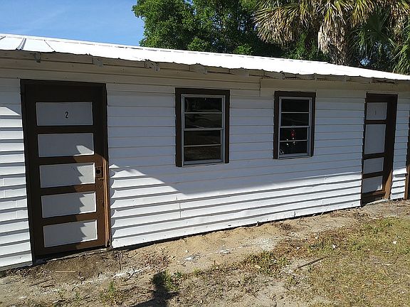 4th image of 1004 Avenue E