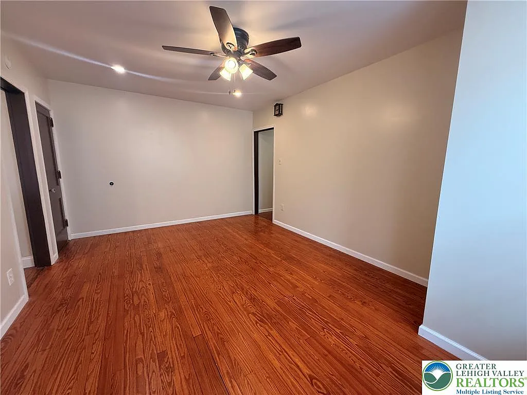 2 bed, 1.0 bath, 1000 sqft, $1,750 — Photo 3