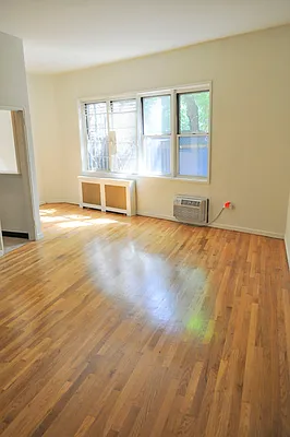 Rented by DSA Realty Midtown West | media 23